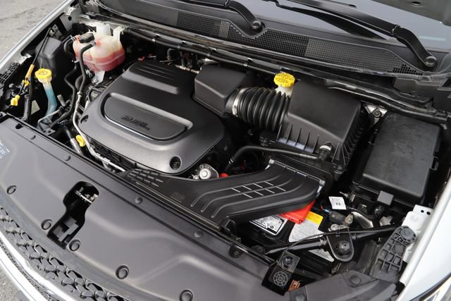 Used 2024 Chrysler Pacifica Touring-L FWD image 7