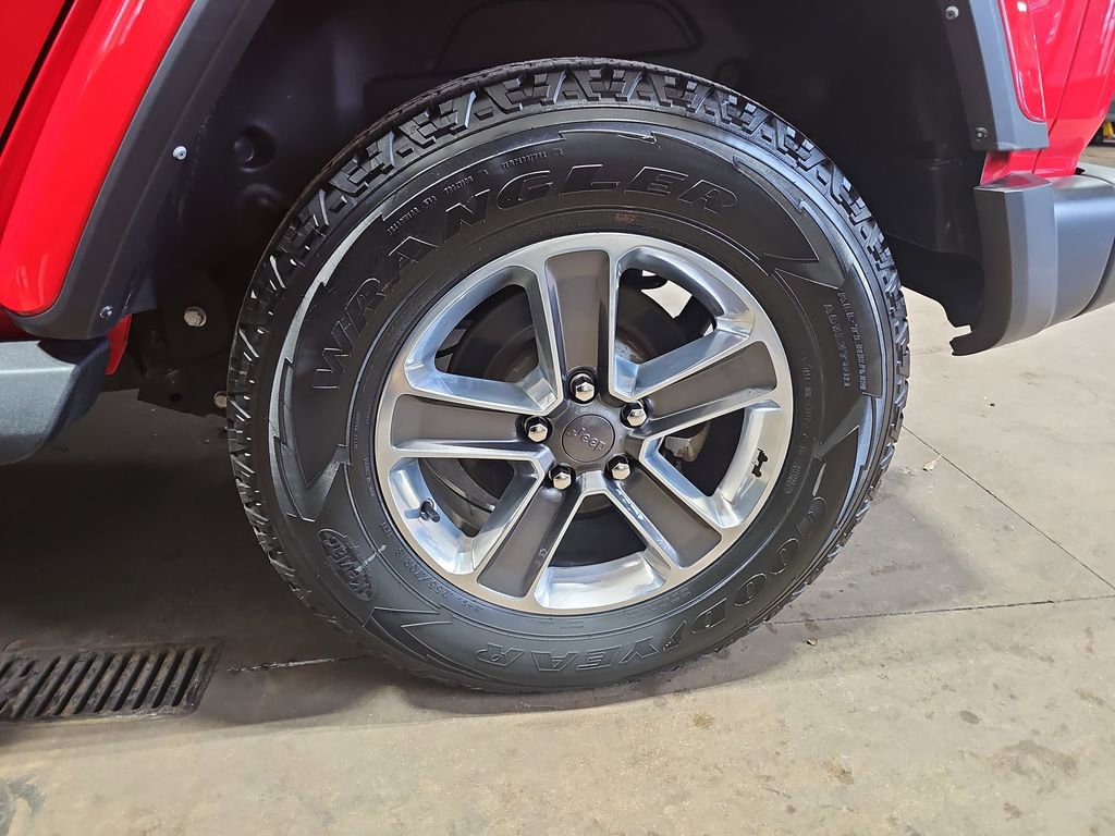 Used 2022 Jeep Wrangler Unlimited Sahara w/ Cold Weather Group image 33