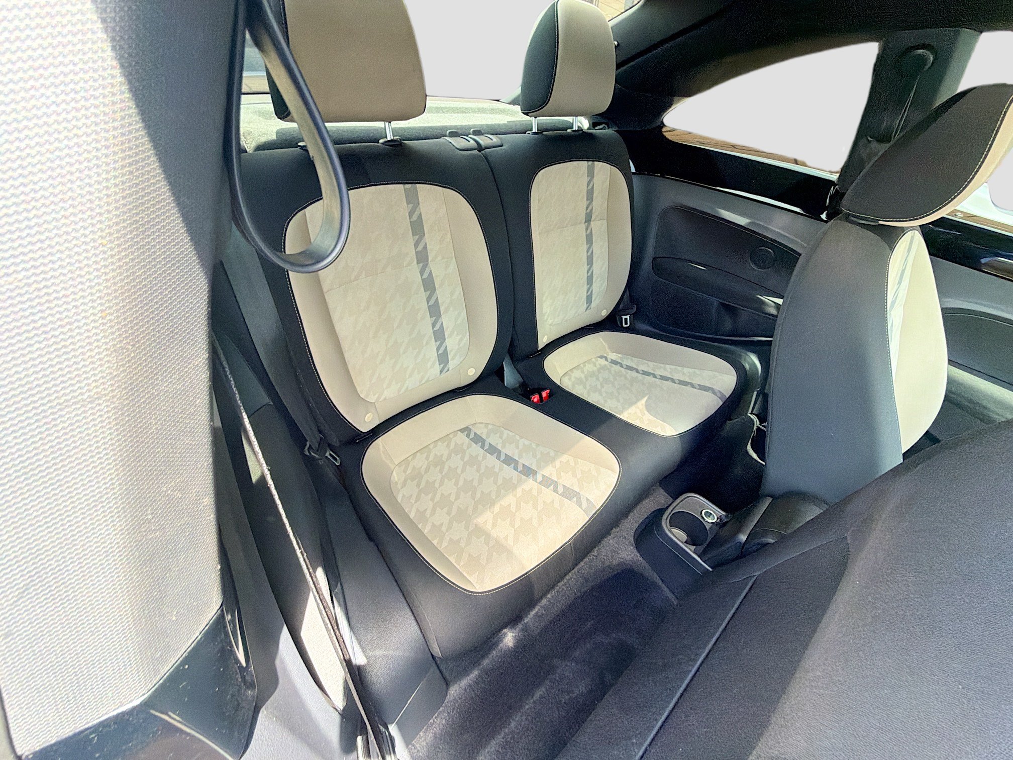 Used 2018 Volkswagen Beetle 2.0T Coast FWD image 26