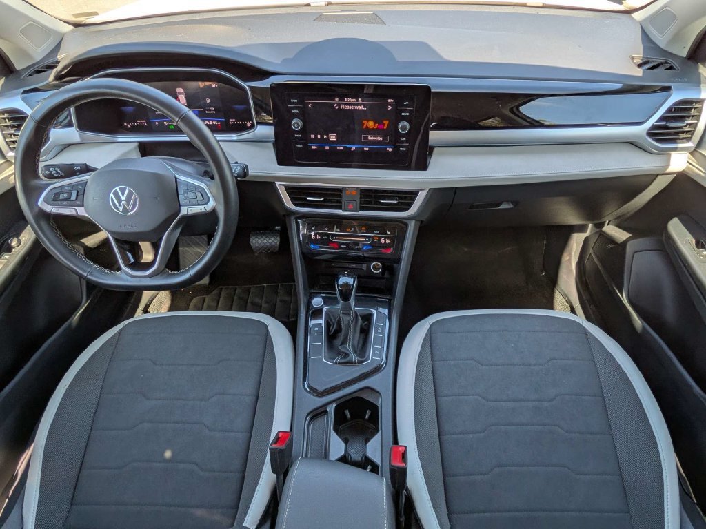Used 2025 Volkswagen Taos SE FWD image 15