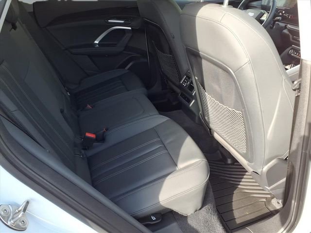 Used 2025 Audi Q5 Premium w/ Convenience Package image 9