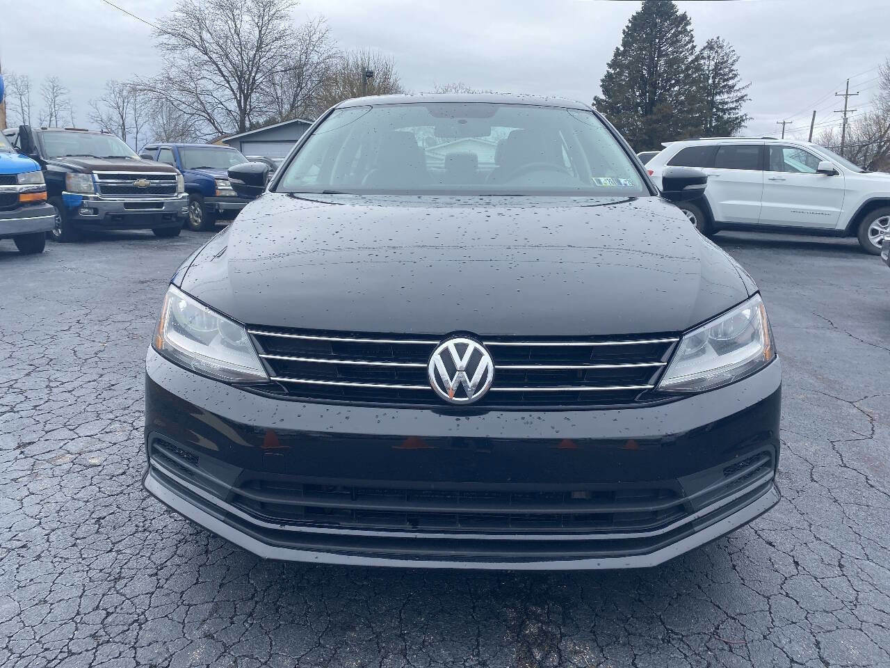 Used 2017 Volkswagen Jetta SE image 2