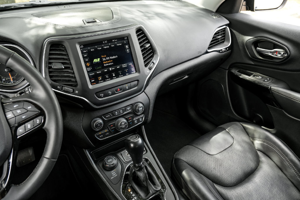 Used 2023 Jeep Cherokee Altitude Lux AWD/4WD image 35