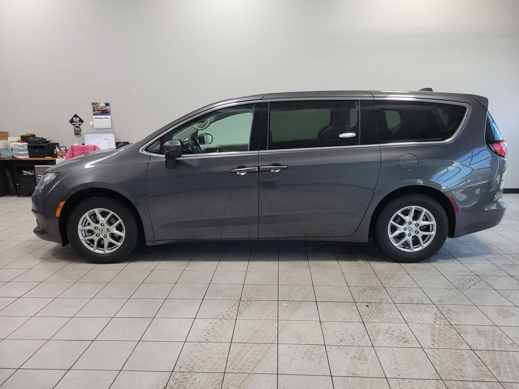 Used 2023 Chrysler Voyager LX FWD image 10