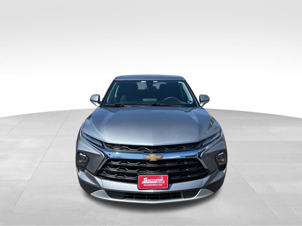 Used 2025 Chevrolet Blazer LT image 2