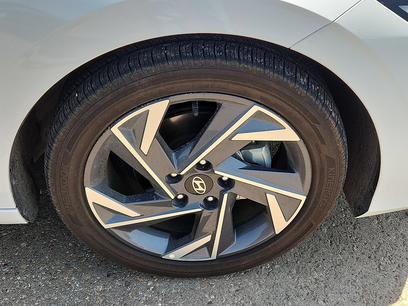 Used 2025 Hyundai Elantra Limited FWD image 4