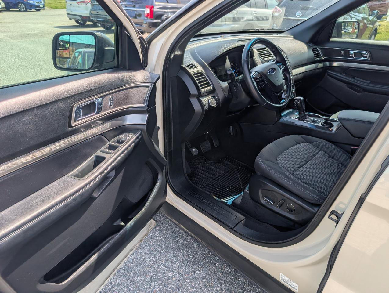 Used 2018 Ford Explorer XLT FWD image 13