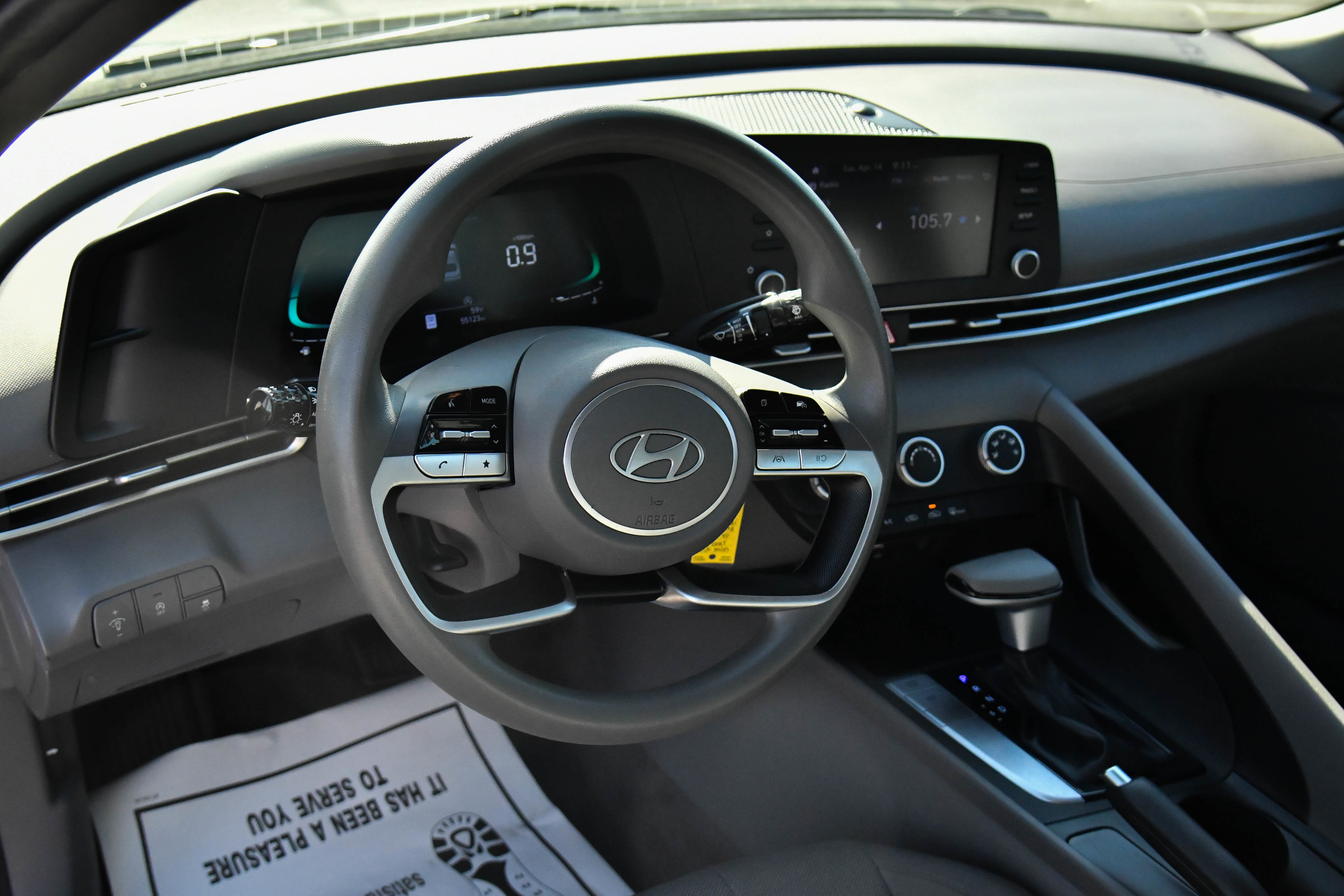 Used 2024 Hyundai Elantra SE FWD image 14
