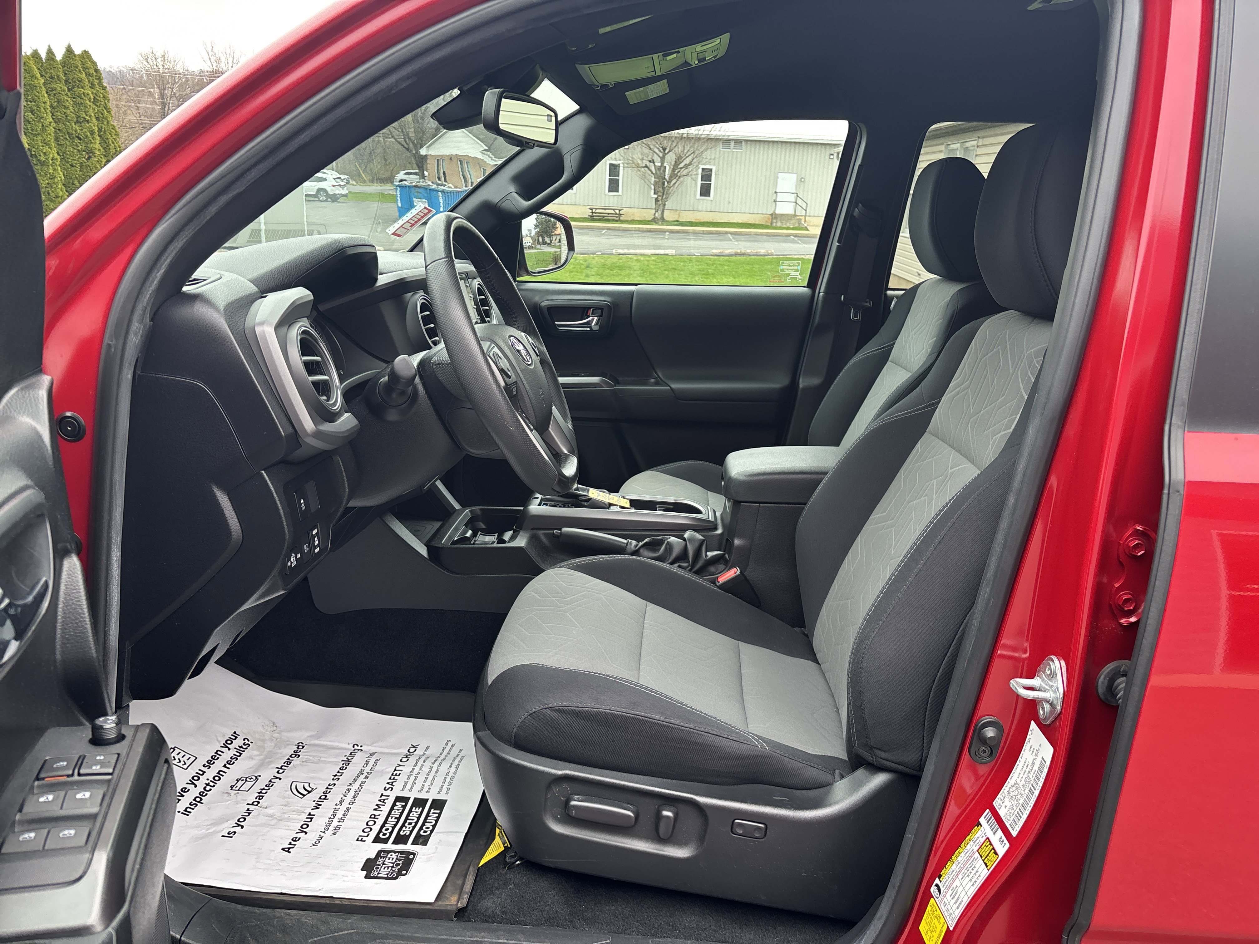 Used 2021 Toyota Tacoma TRD Sport w/ Technology Package image 12