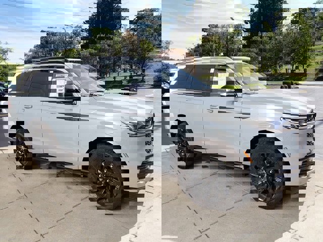 New 2025 Lincoln Navigator Reserve w/ Jet Appearance Package image 7