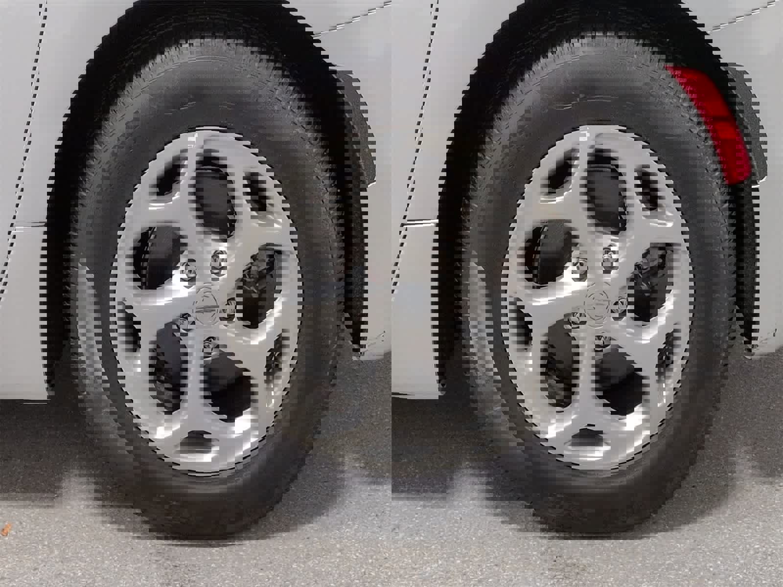 Used 2024 Chrysler Pacifica Limited image 14