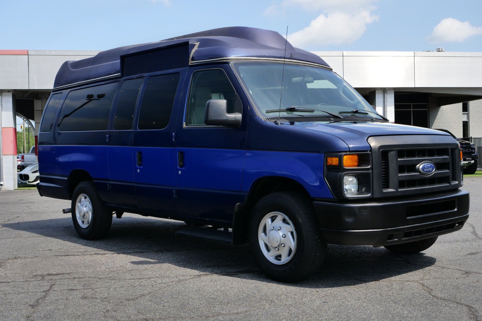 Used 2010 Ford E-250 and Econoline 250 Extended RWD image 4