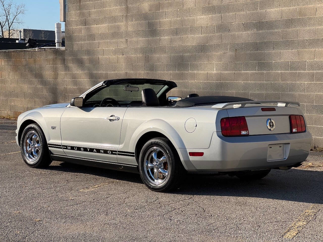 Used 2005 Ford Mustang Convertible image 14