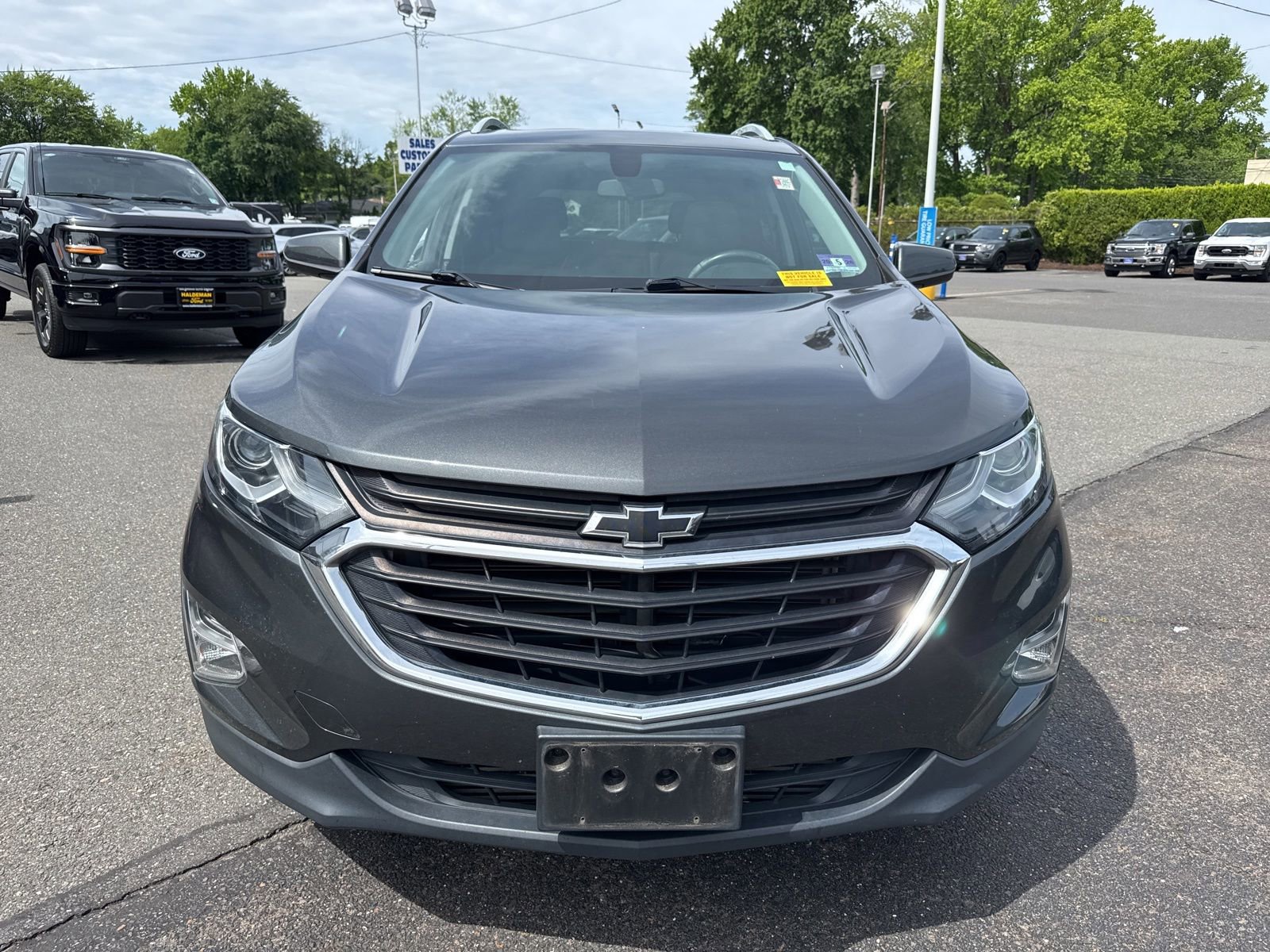 Used 2019 Chevrolet Equinox LT w/ Sun & Navigation Package AWD/4WD image 2