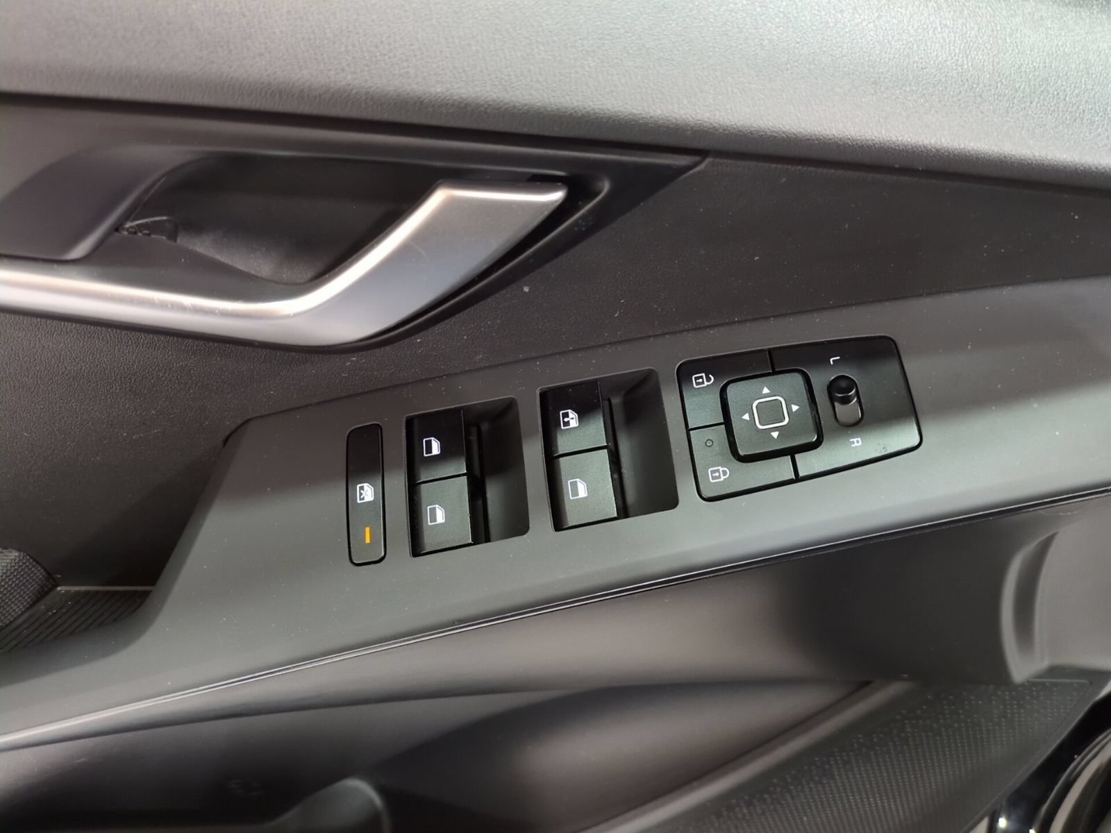 Certified 2024 Kia Niro LX FWD image 16