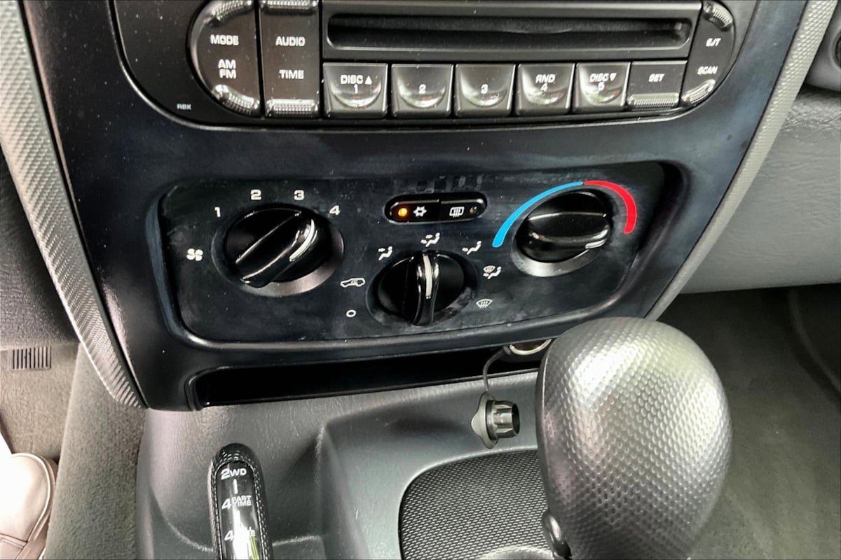 Used 2005 Jeep Liberty Sport AWD/4WD image 15