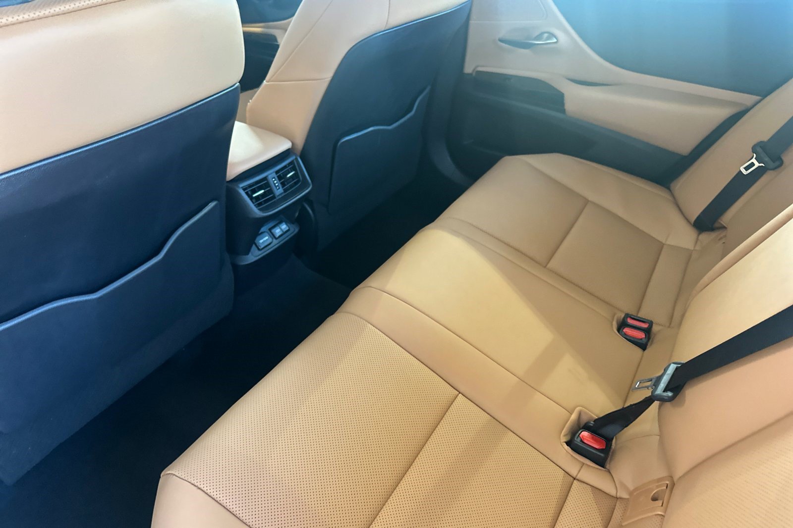 Certified 2024 Lexus ES 300h w/ Premium Package FWD image 15