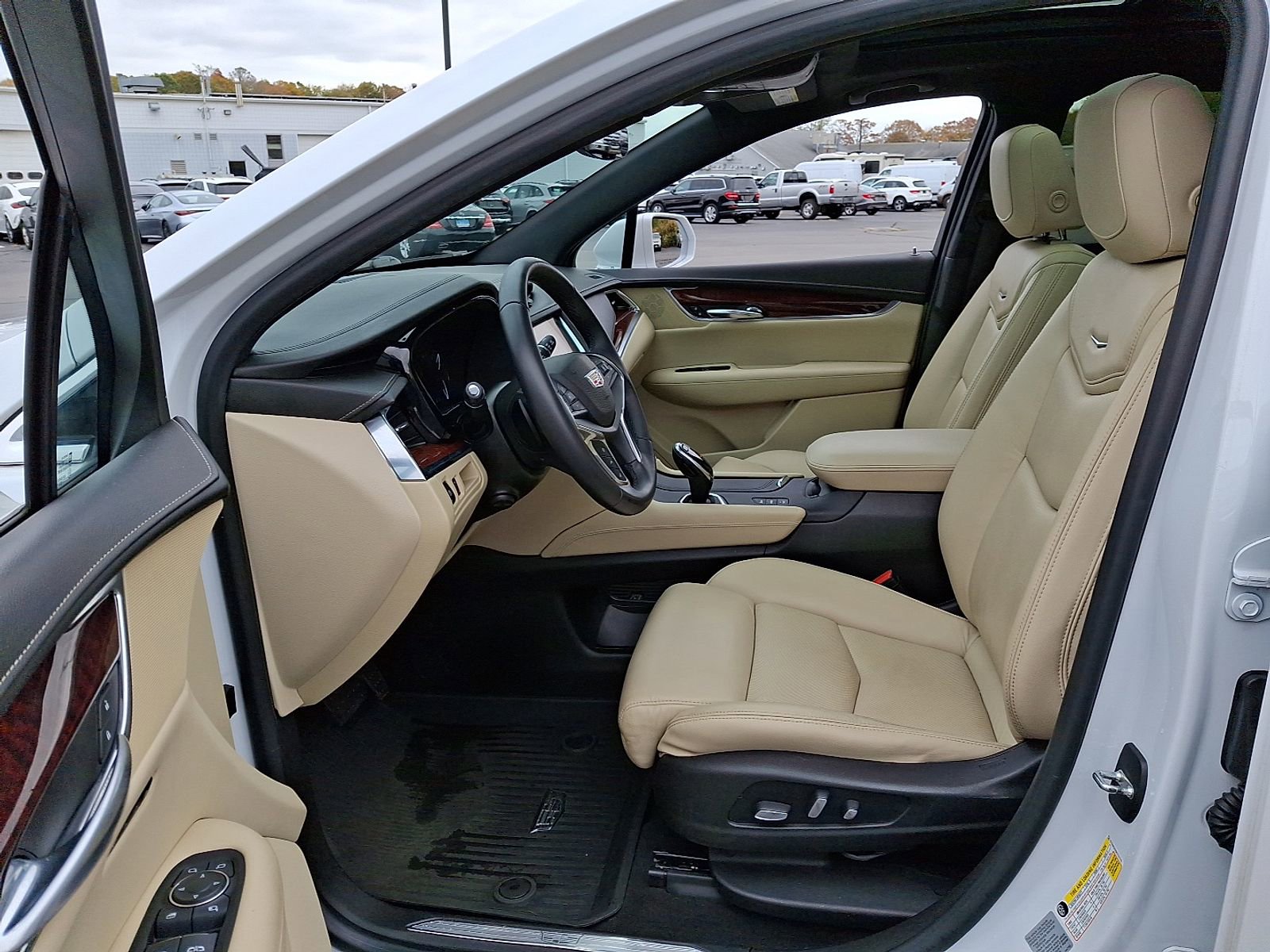 Used 2017 Cadillac XT5 Premium Luxury image 14