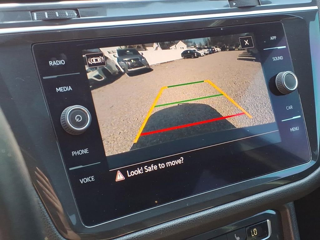 Used 2021 Volkswagen Tiguan SE R-Line image 22