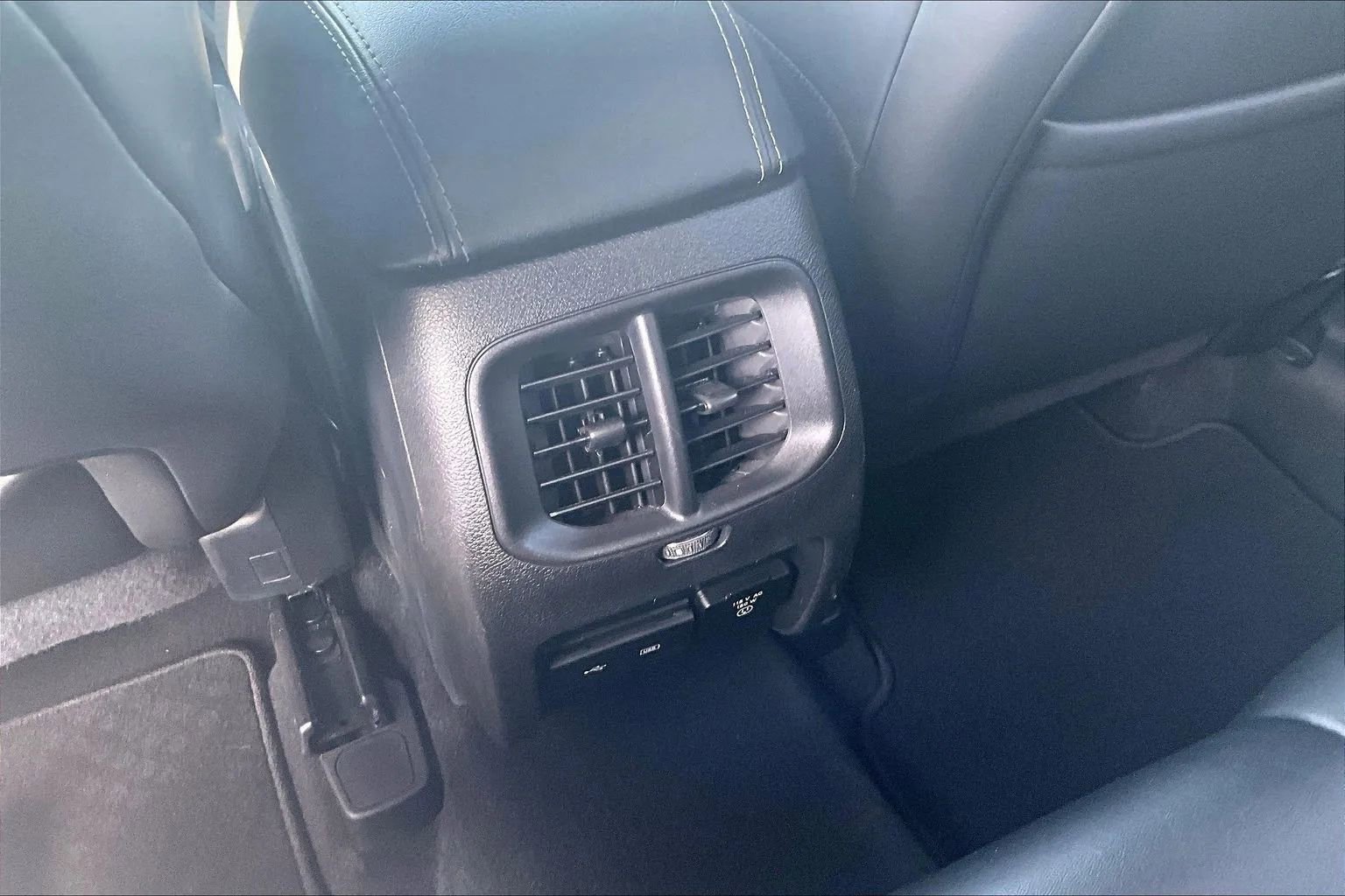 Used 2019 Jeep Cherokee Limited image 24