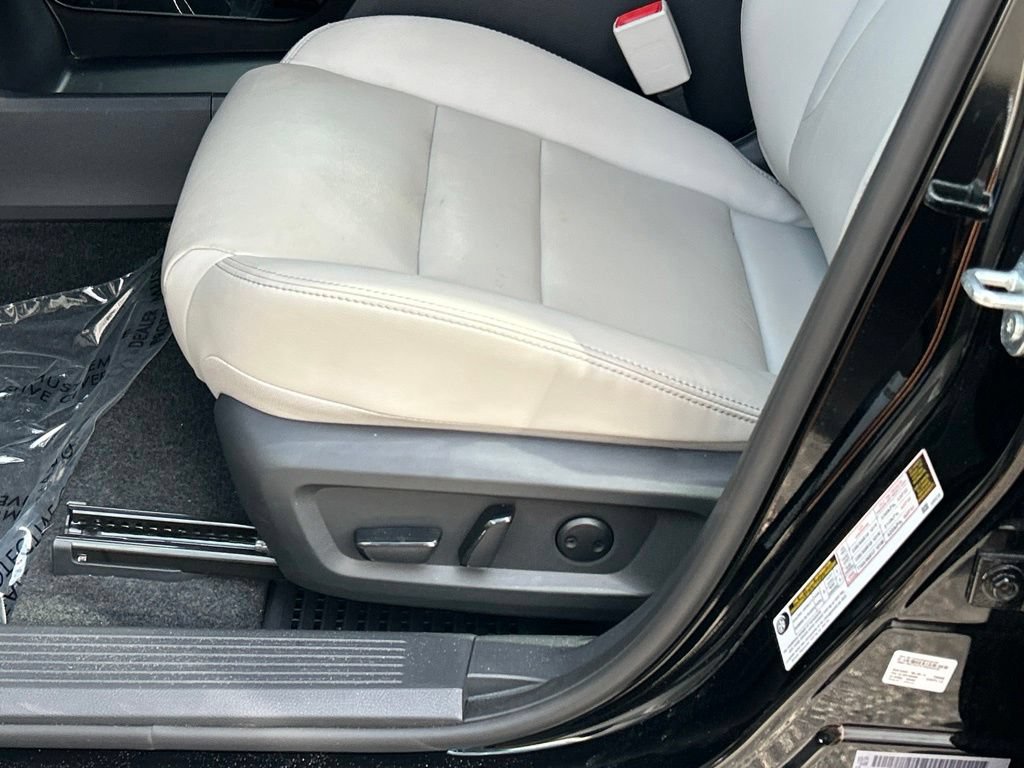 Certified 2025 Nissan Rogue SL FWD image 18