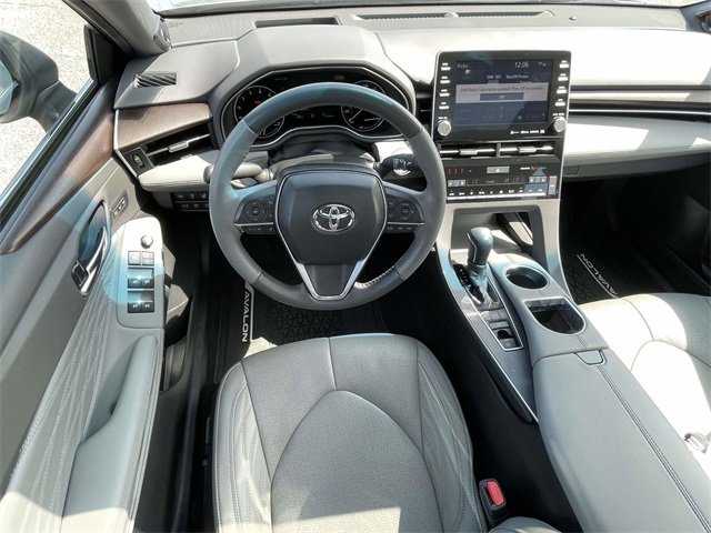 Used 2020 Toyota Avalon Limited image 13