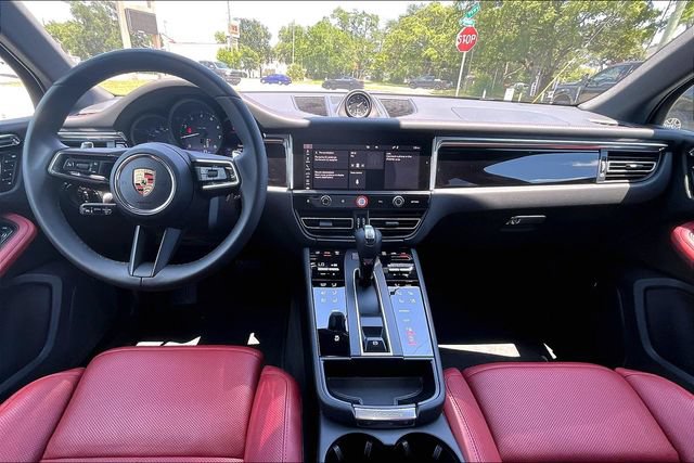 Used 2025 Porsche Macan AWD/4WD image 6