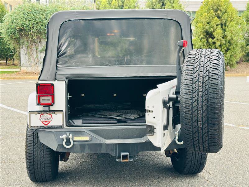 Used 2015 Jeep Wrangler Unlimited Sahara AWD/4WD image 27