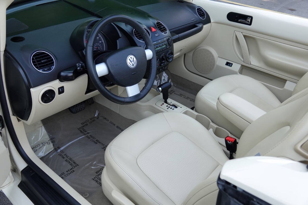 Used 2008 Volkswagen Beetle SE FWD image 60