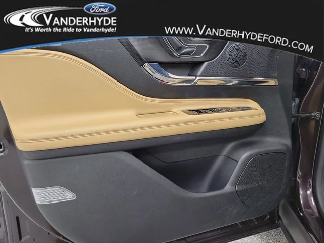 Used 2023 Lincoln Corsair Reserve w/ Equipment Group 201A image 15