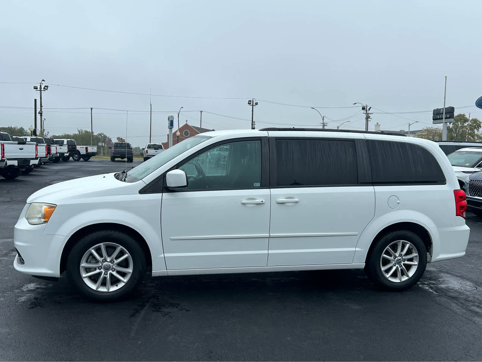 Used 2014 Dodge Grand Caravan SXT w/ UConnect Hands-Free Group