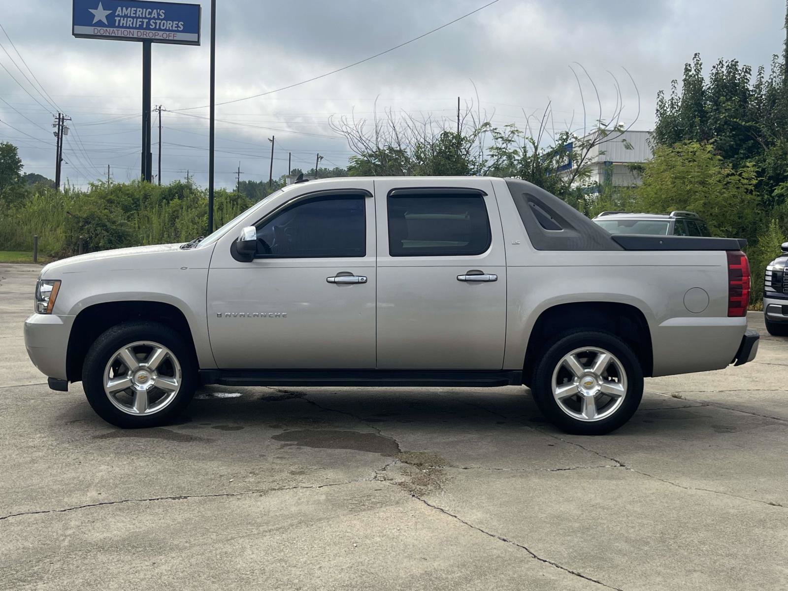 Used 2007 Chevrolet Avalanche LS RWD image 6