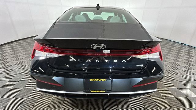 Certified 2025 Hyundai Elantra Limited FWD image 4