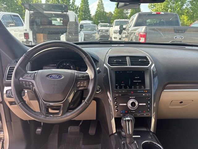 Used 2018 Ford Explorer Limited w/ Equipment Group 301A FWD image 11