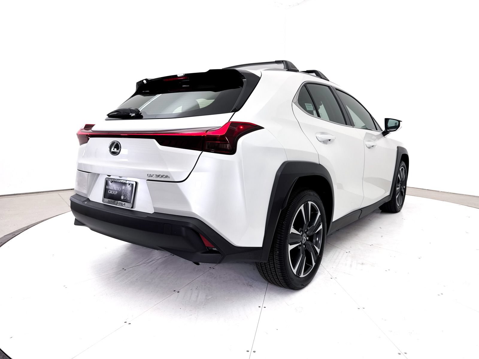 Used 2025 Lexus UX 300h FWD w/ Accessory Package (Z2) image 16