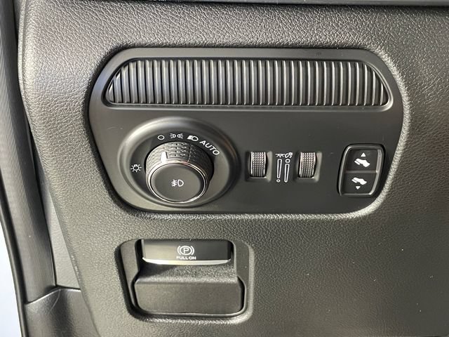 Used 2023 Jeep Grand Wagoneer 4WD w/ Flexible Seating Group image 13