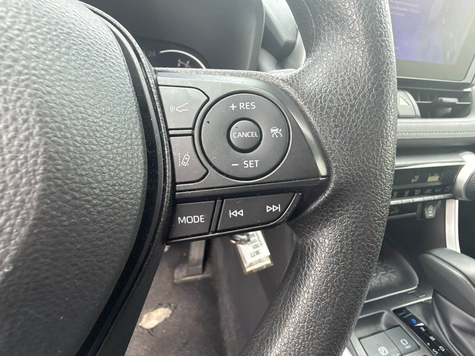 Used 2025 Toyota RAV4 LE AWD/4WD image 19