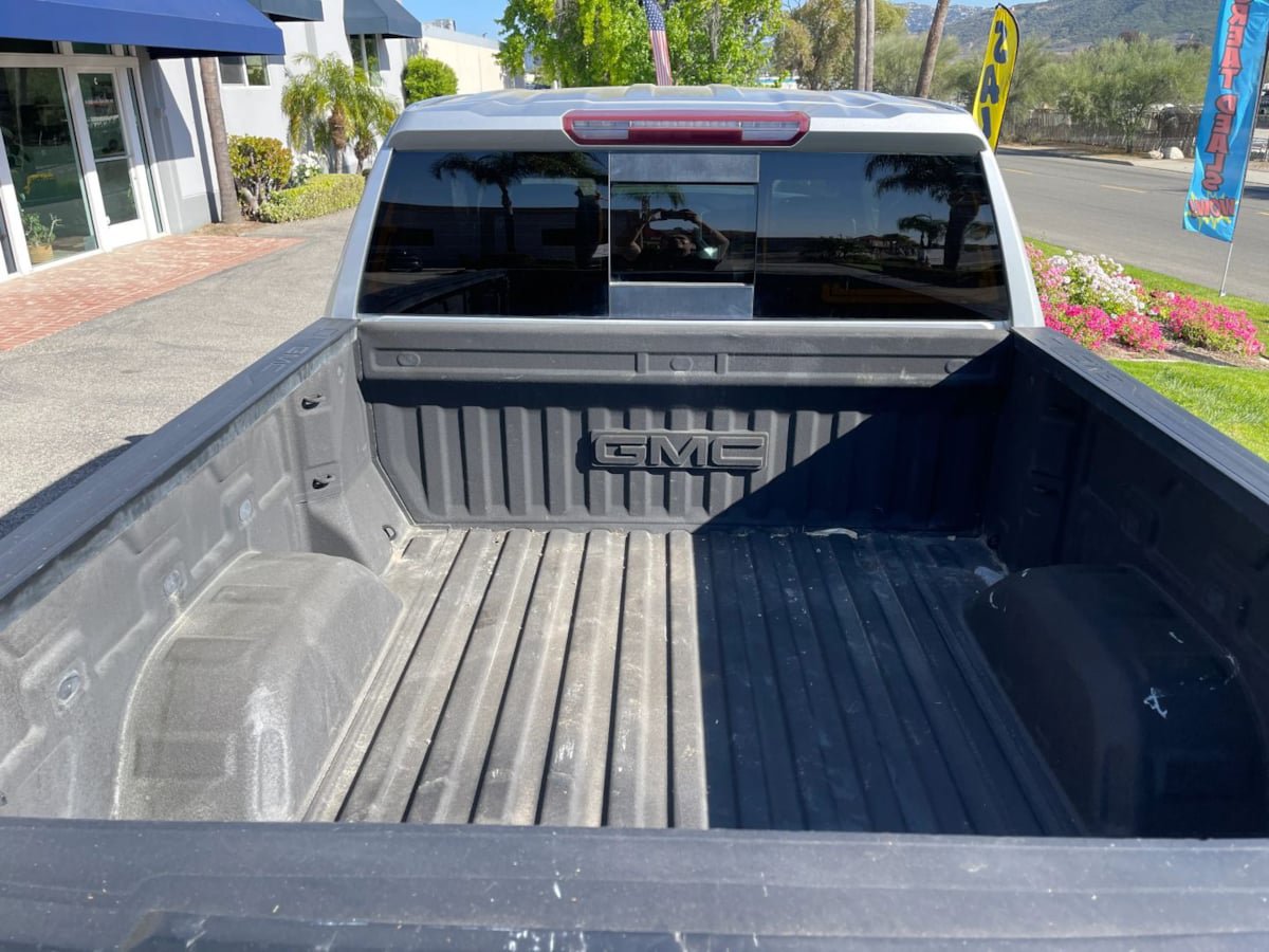 Used 2019 GMC Sierra 1500 SLT w/ SLT Premium Plus Package AWD/4WD image 9