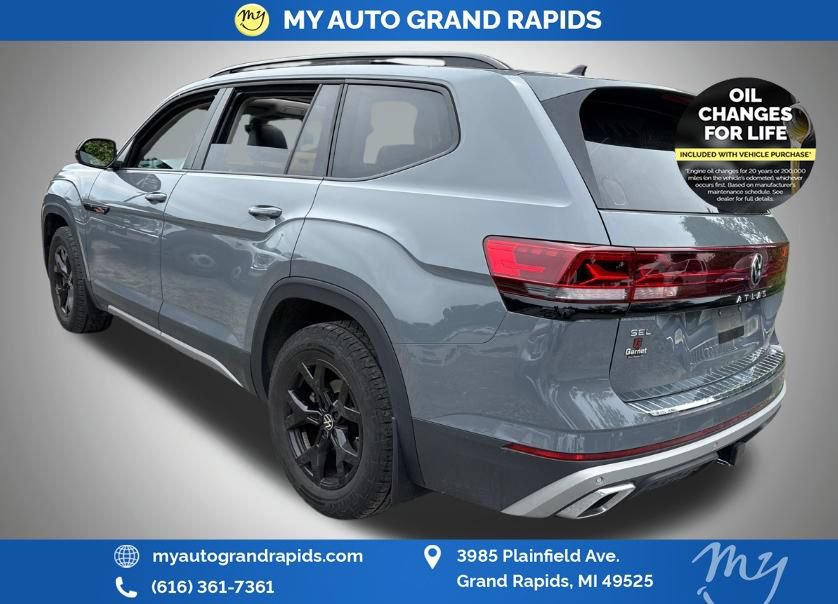 Used 2024 Volkswagen Atlas Peak Edition SEL AWD/4WD image 3