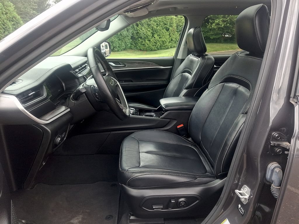 Used 2022 Jeep Grand Cherokee L Limited AWD/4WD image 15