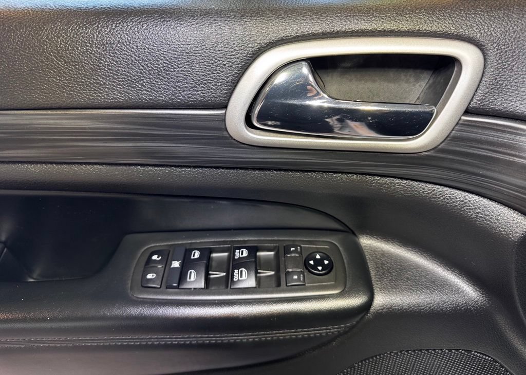 Used 2021 Jeep Grand Cherokee Laredo X AWD/4WD image 20