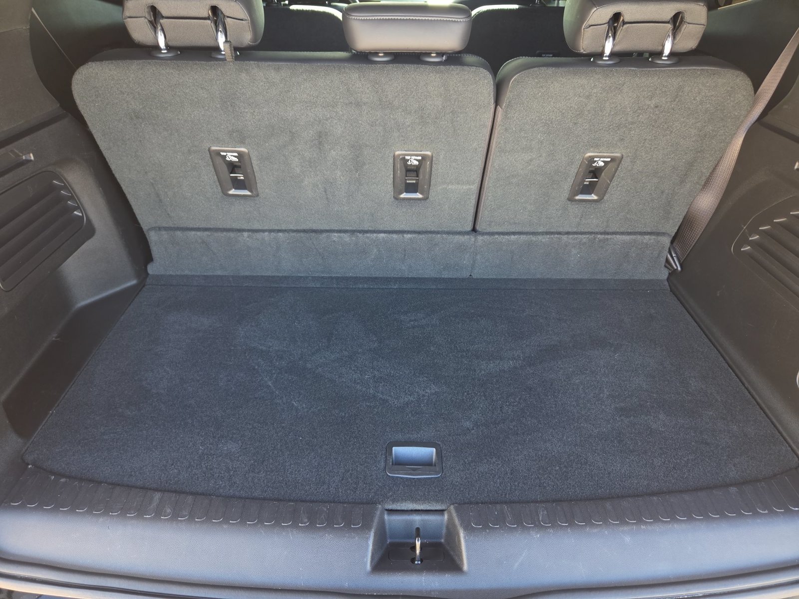 Used 2025 GMC Acadia Denali w/ Super Cruise Package FWD image 26