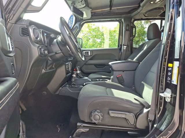 Used 2022 Jeep Wrangler Unlimited Sahara w/ Cold Weather Group AWD/4WD image 15