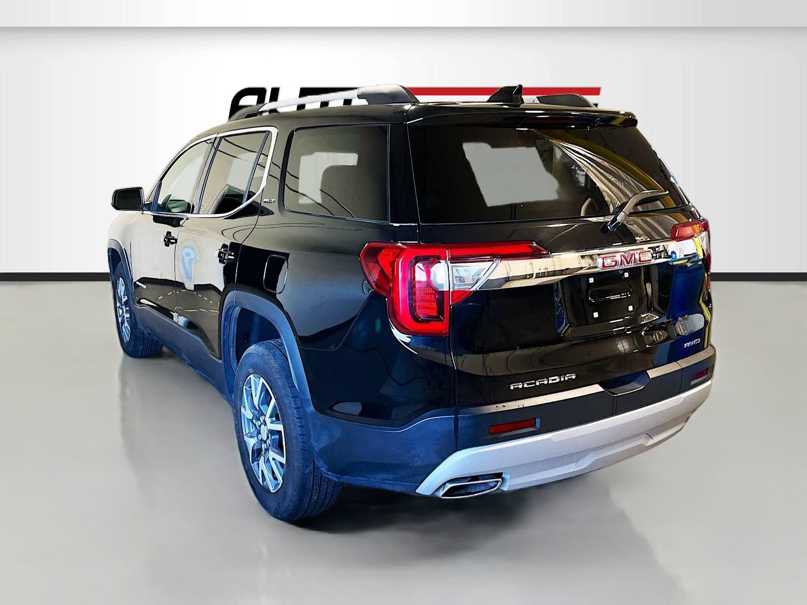 Used 2023 GMC Acadia SLT w/ Preferred Package image 5