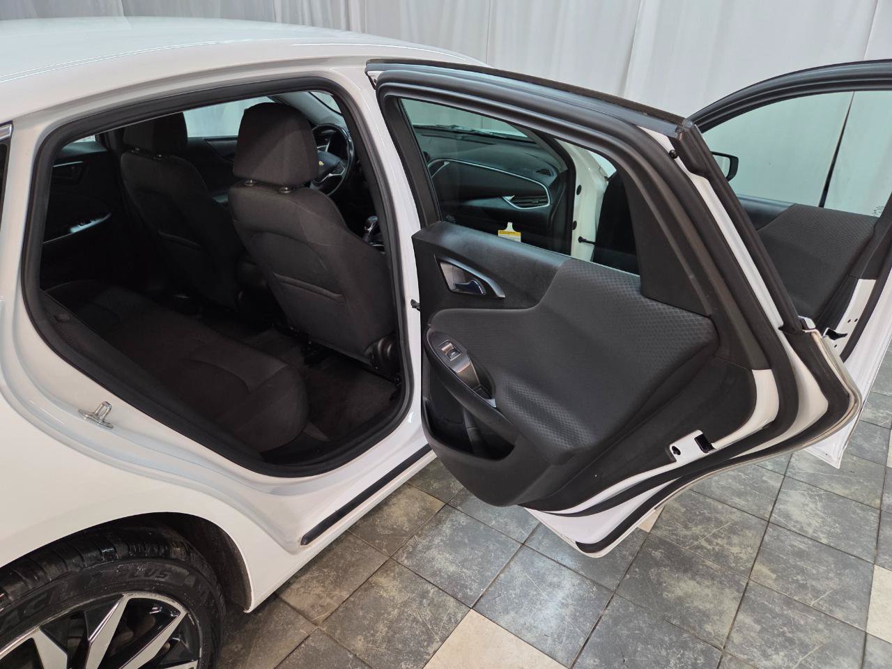 Used 2021 Chevrolet Malibu RS FWD image 12