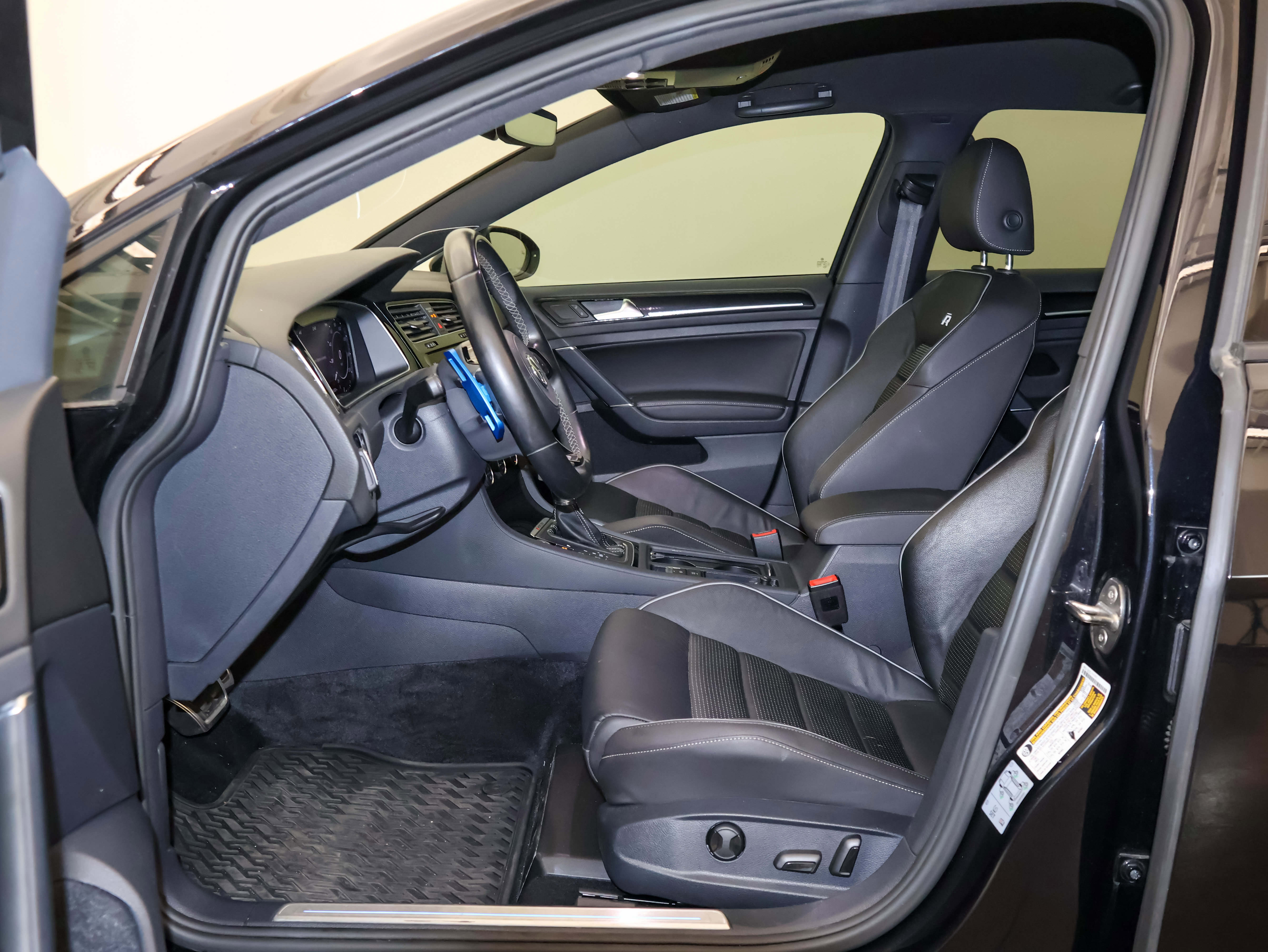 Used 2019 Volkswagen Golf R 4-Door image 13