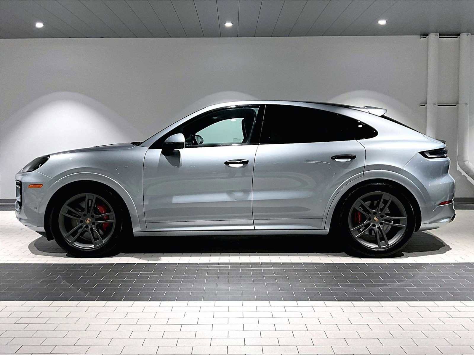 Used 2025 Porsche Cayenne S image 2