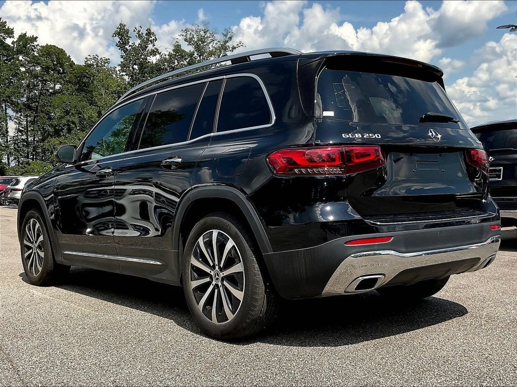 Used 2023 Mercedes-Benz GLB 250 4MATIC w/ Premium Package image 3