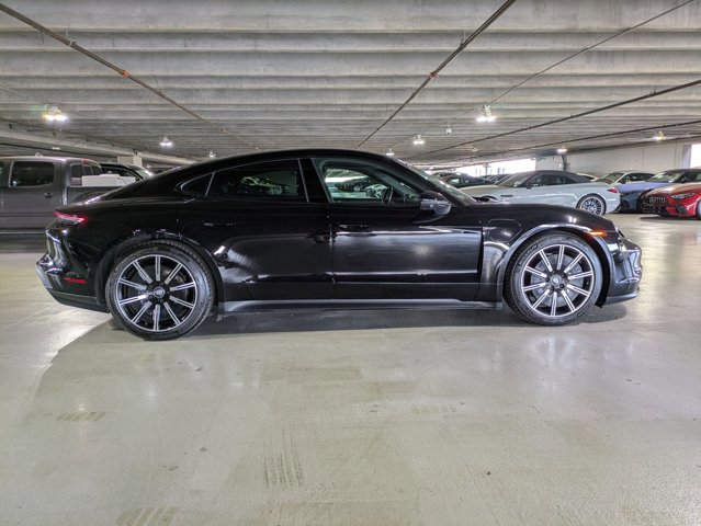 Used 2022 Porsche Taycan image 4