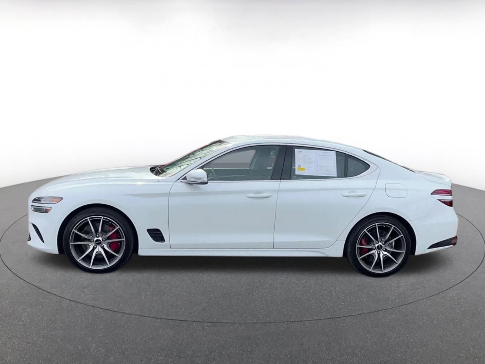 Used 2025 Genesis G70 2.5T image 10